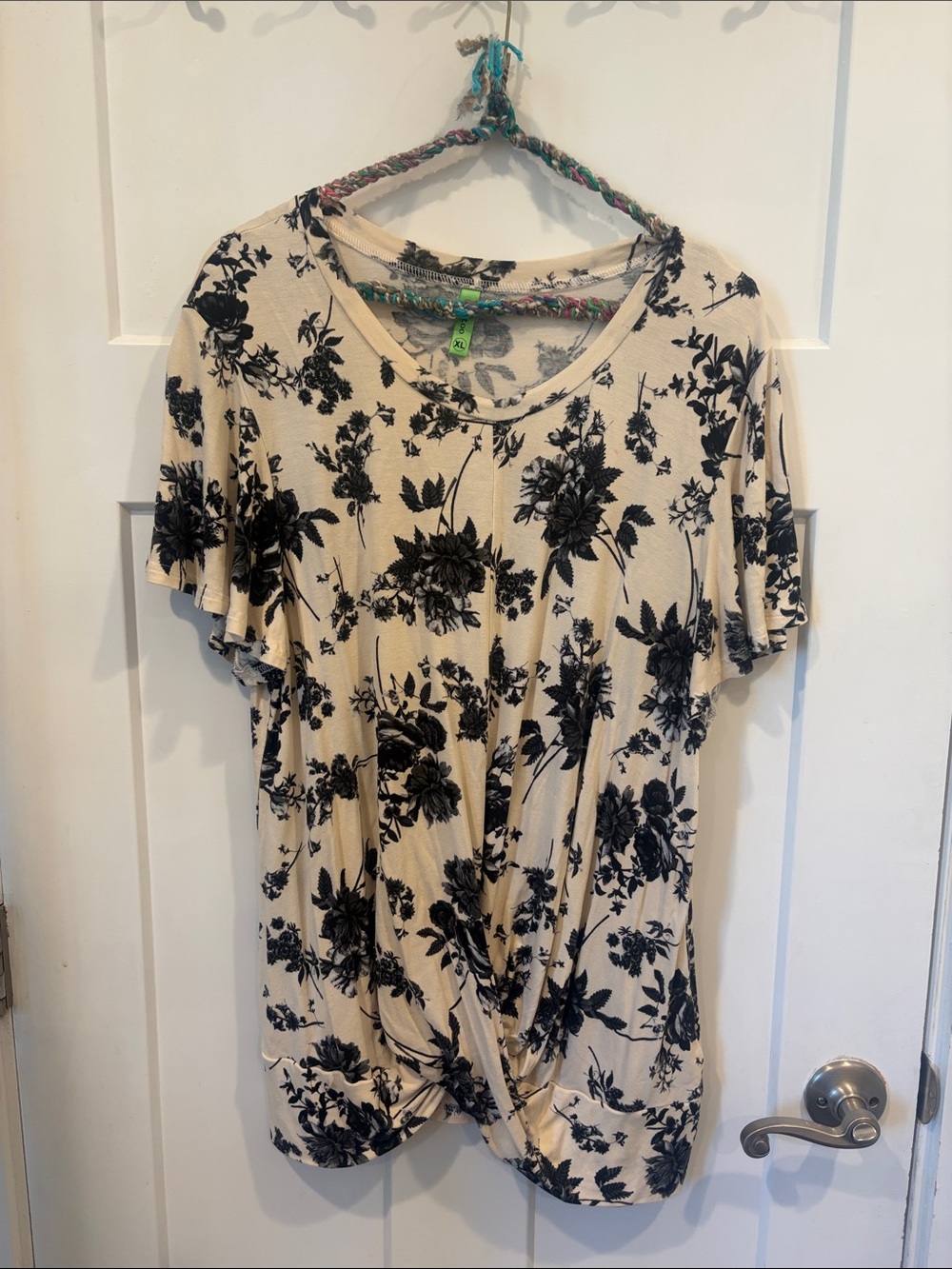 Women's Cream Floral Twist-Hem Top